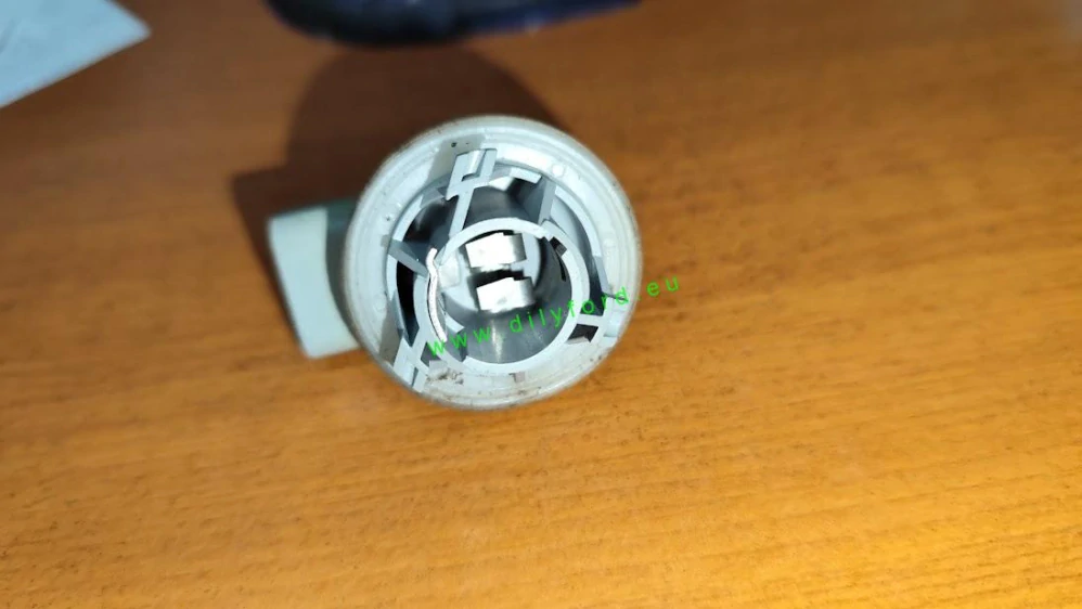 patice žárovky XS4113K370CD