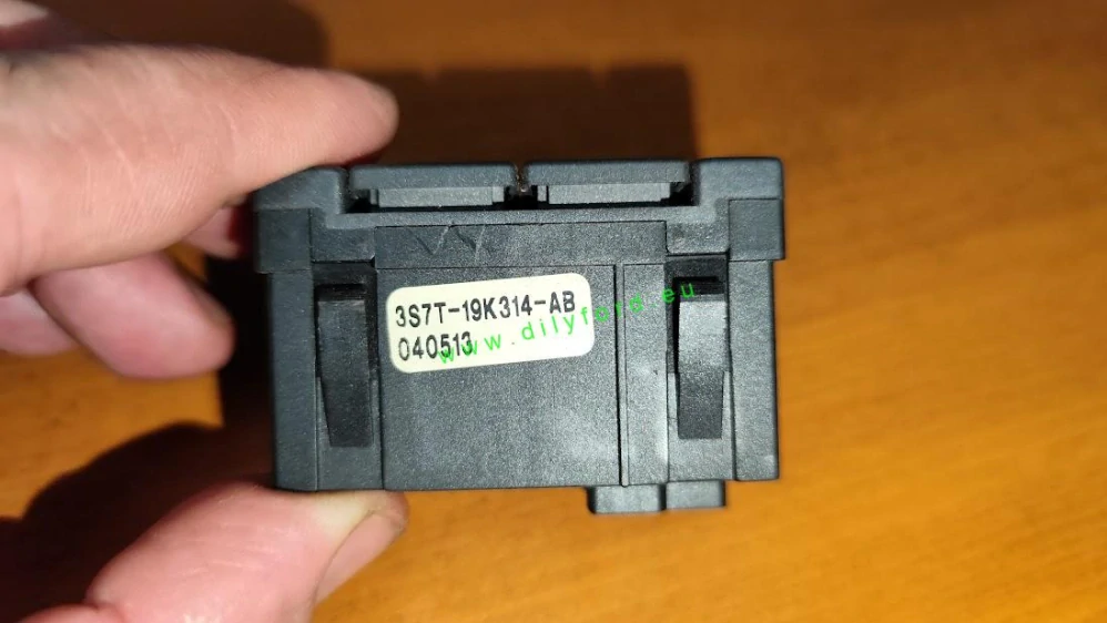 ovladač výhřevu sedadel Mondeo III