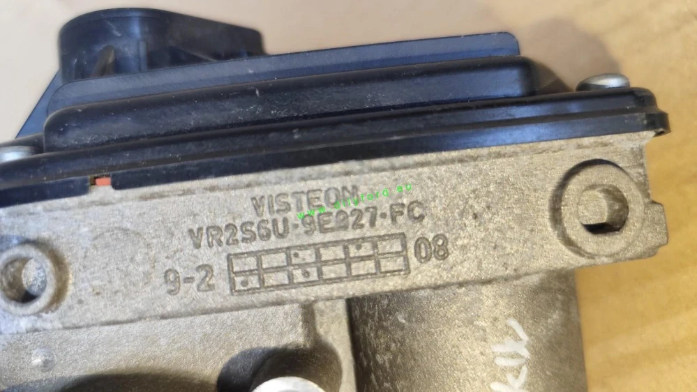 škrtící klapka VR2S6U-9E927-FC