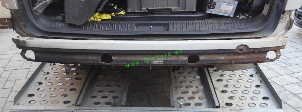 nárazník zadní Mondeo III kombi s čidly