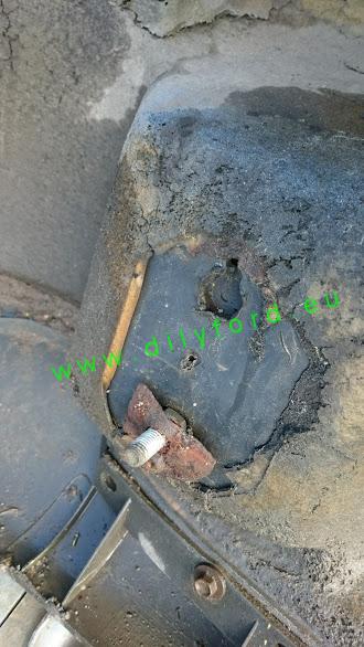 nárazník zadní Mondeo 4/5D 93-96