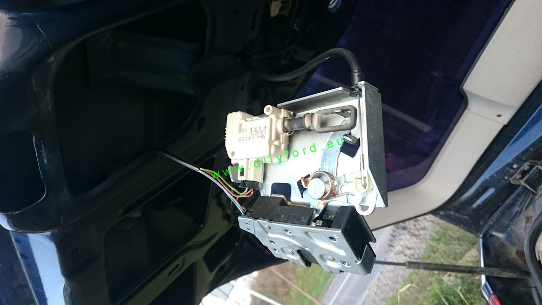 servo pohon zámku 5. dveří Mondeo III