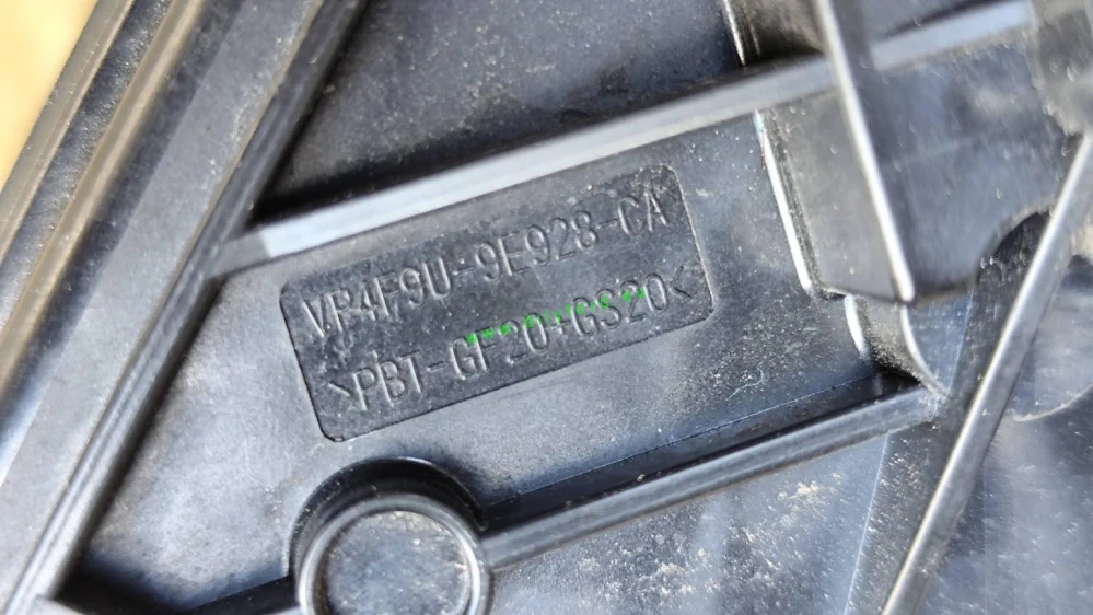 škrtící klapka VR2S6U-9E927-FC