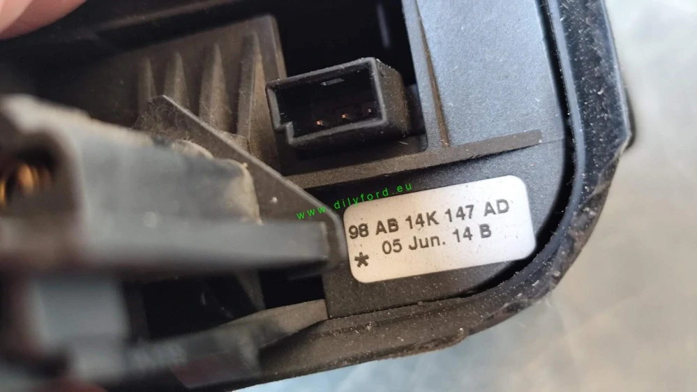 páčka ovládání rádia 98AB14K147A