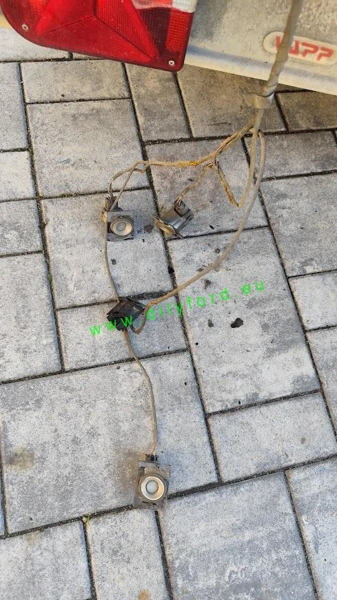 nárazník zadní Mondeo III kombi s čidly