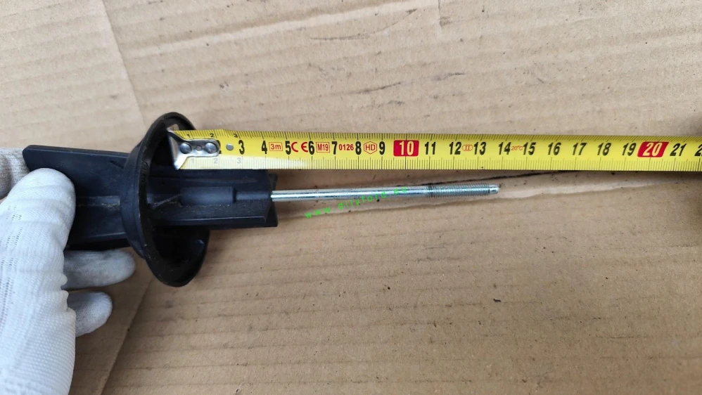 šroub rezervy 4M511402AB