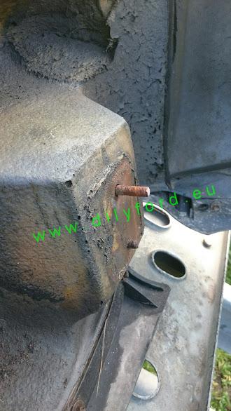 nárazník zadní Mondeo 4/5D 93-96