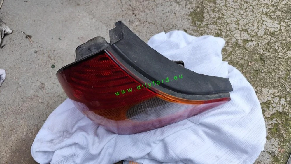 světlo LZ Mondeo II 5D 