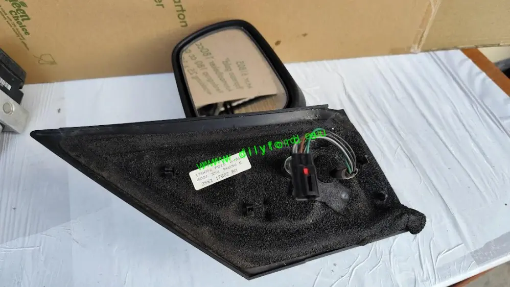 zrcátko P el. Fiesta V 2002