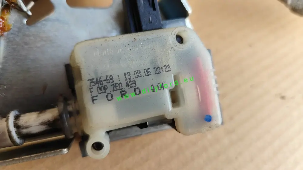 servo pohon zámku 5. dveří Mondeo III