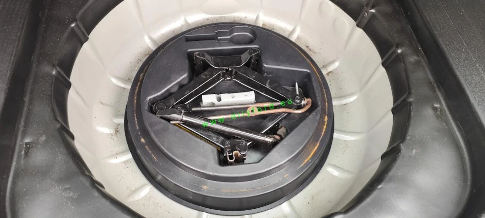 plast - rezerva hever 1S71F11406AD