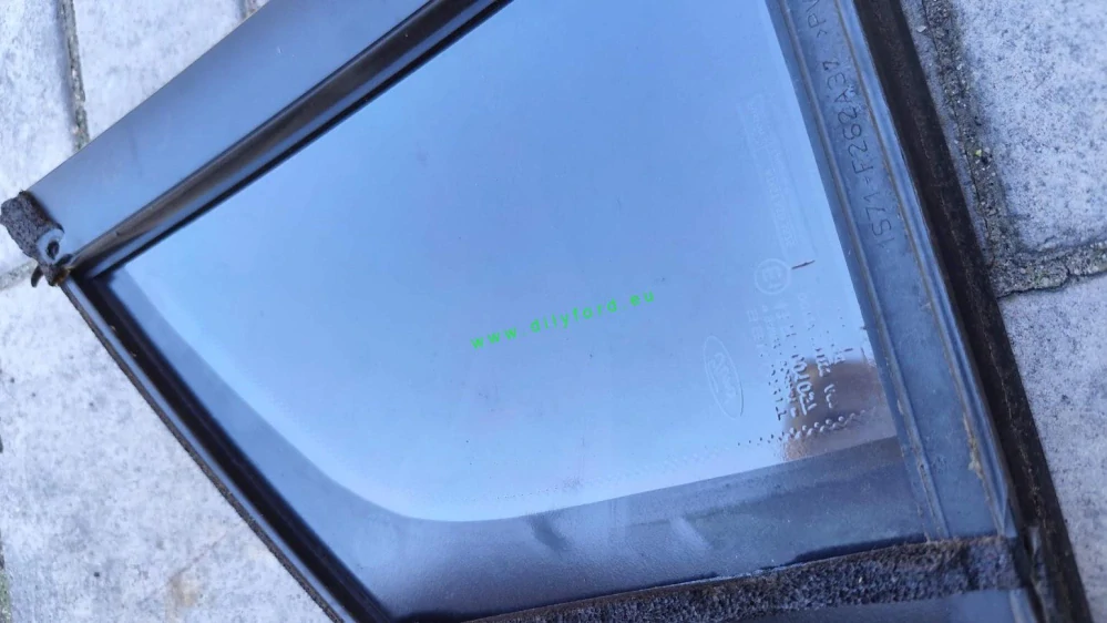 malé sklo LZ dveří Mondeo III 4/5D