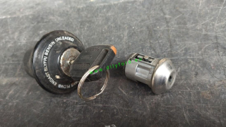 víčko nádrže + spínačka Escort VI-VII 